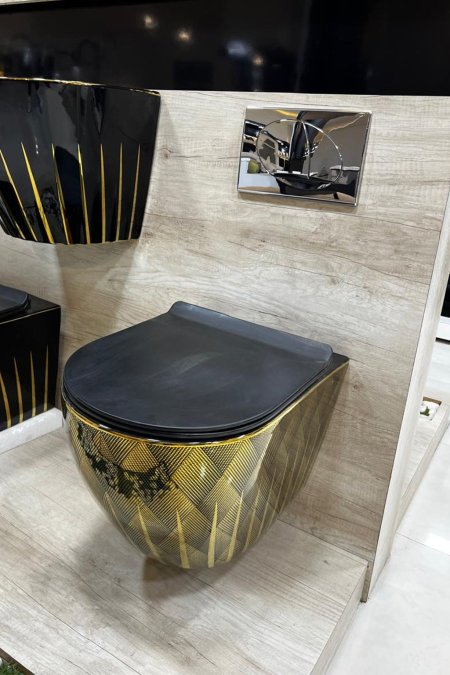 مرحاض جداري فاخر أسود مع زخارف ذهبية